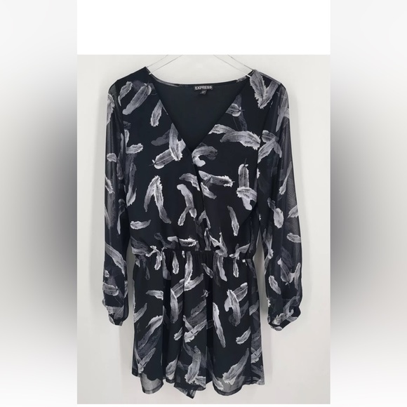 EXPRESS FEATHER PRINT BLACK GRAY LONG SLEEVES V NECK CHIFFON ROMPER SIZE XS - Picture 3 of 7